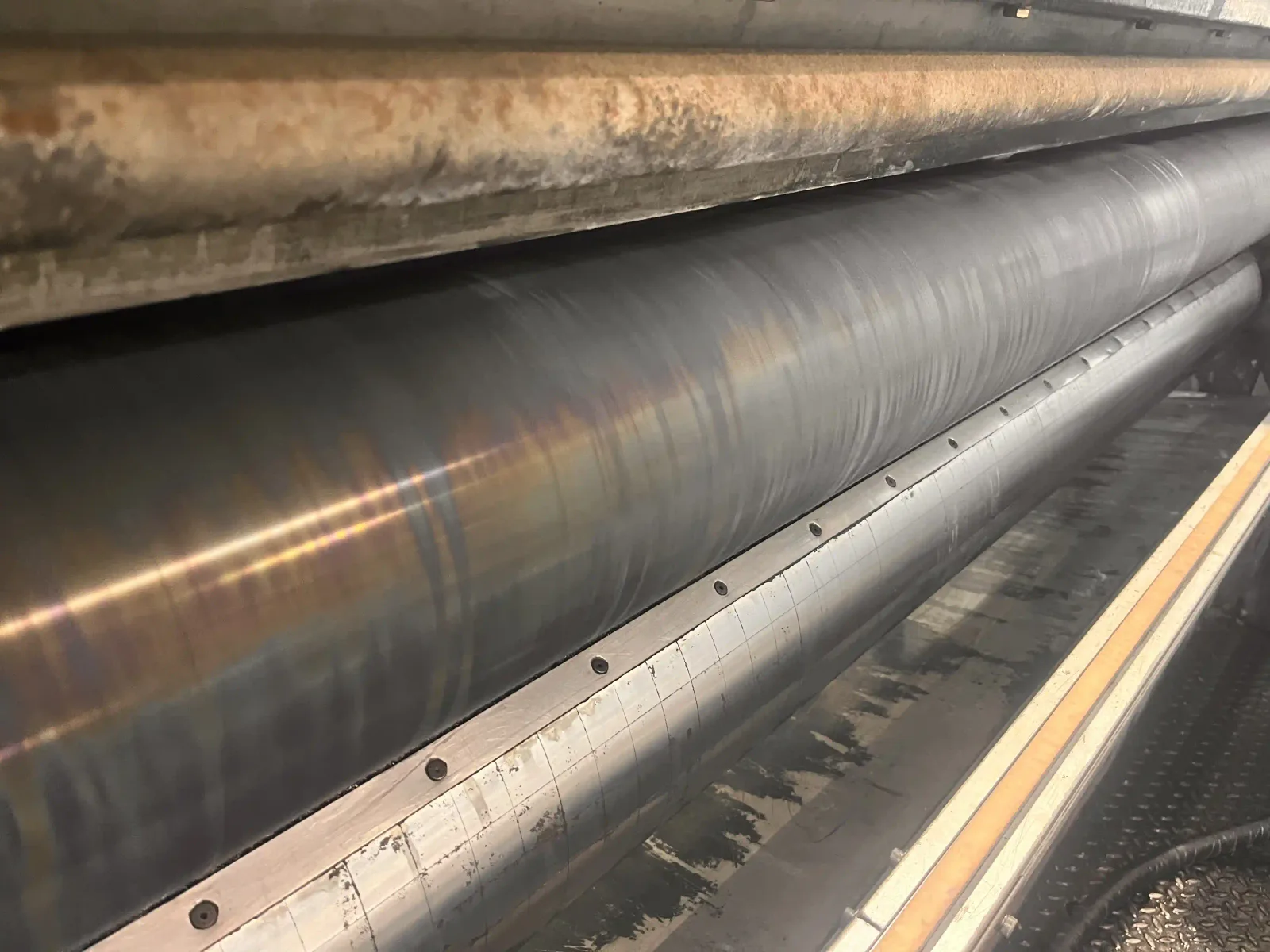 Anilox roller contaminated with dried ink before laser cleaning